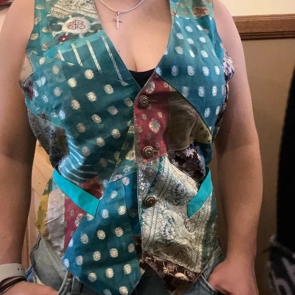 Patterned Vest - Picture 1 of 3
